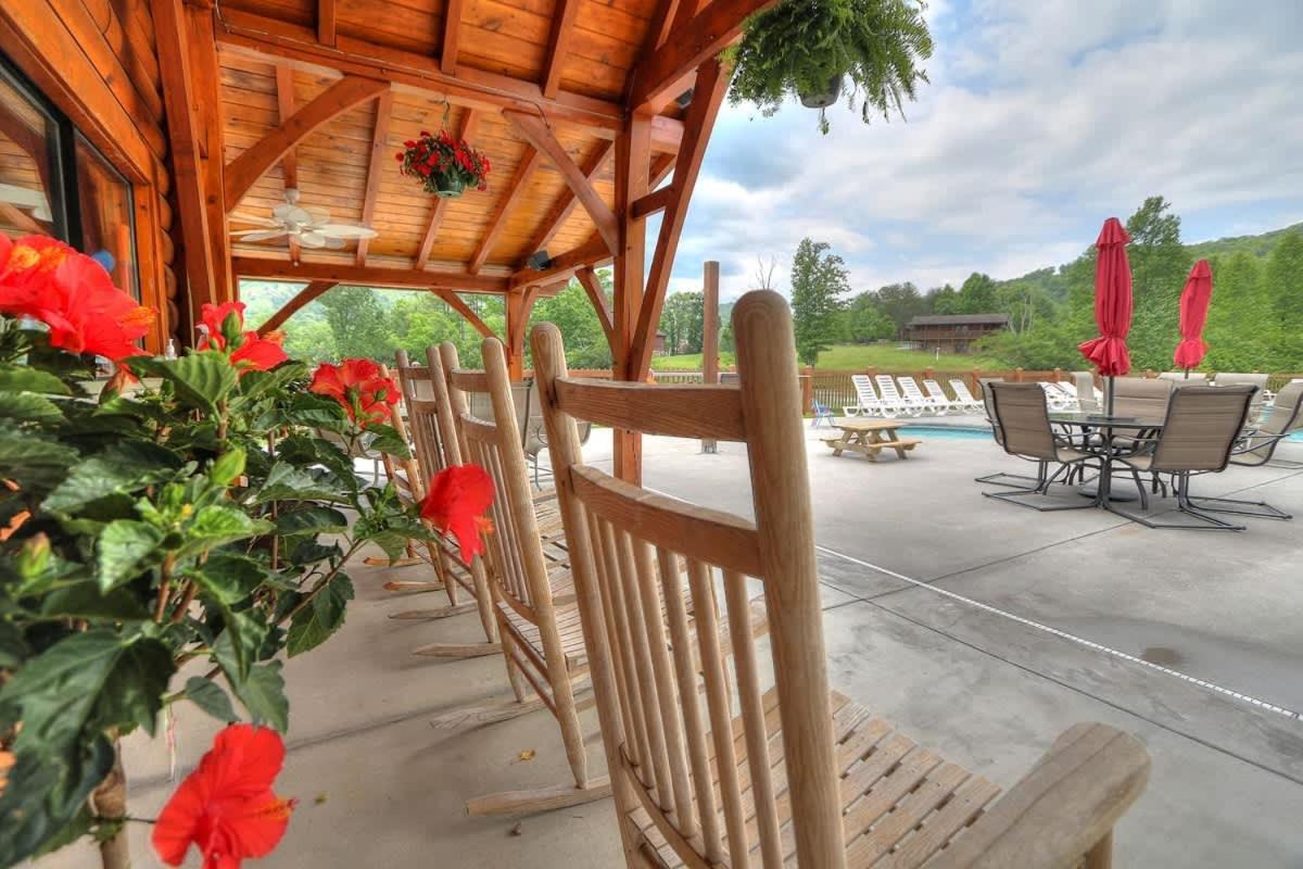 Gorgeous View. Hot Tub. Privacy. Fireplace. Pool & Fishing Access! Sevierville Exterior foto