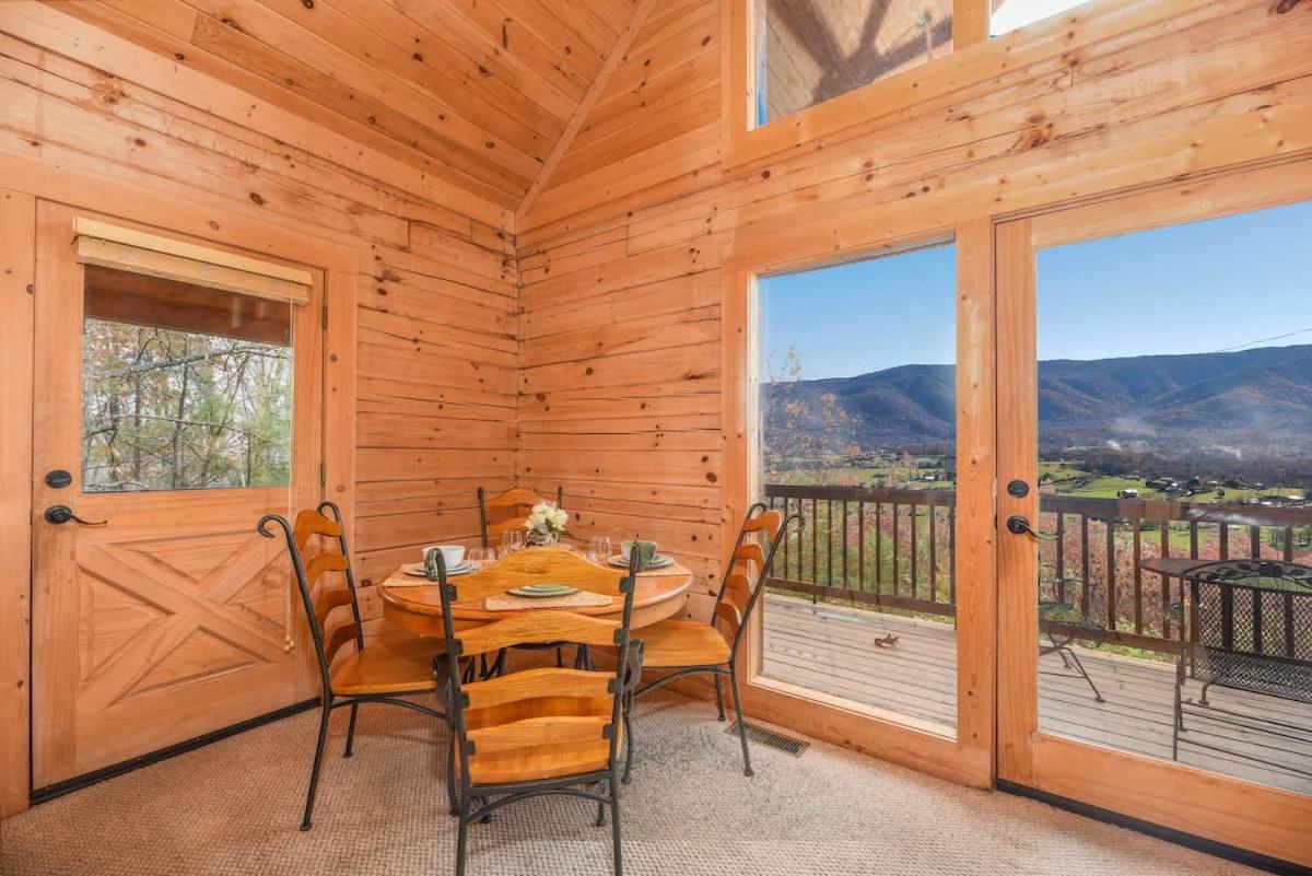 Gorgeous View. Hot Tub. Privacy. Fireplace. Pool & Fishing Access! Sevierville Exterior foto