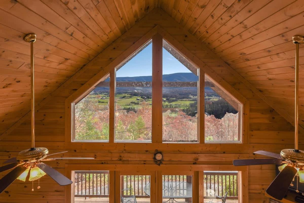 Gorgeous View. Hot Tub. Privacy. Fireplace. Pool & Fishing Access! Sevierville Exterior foto
