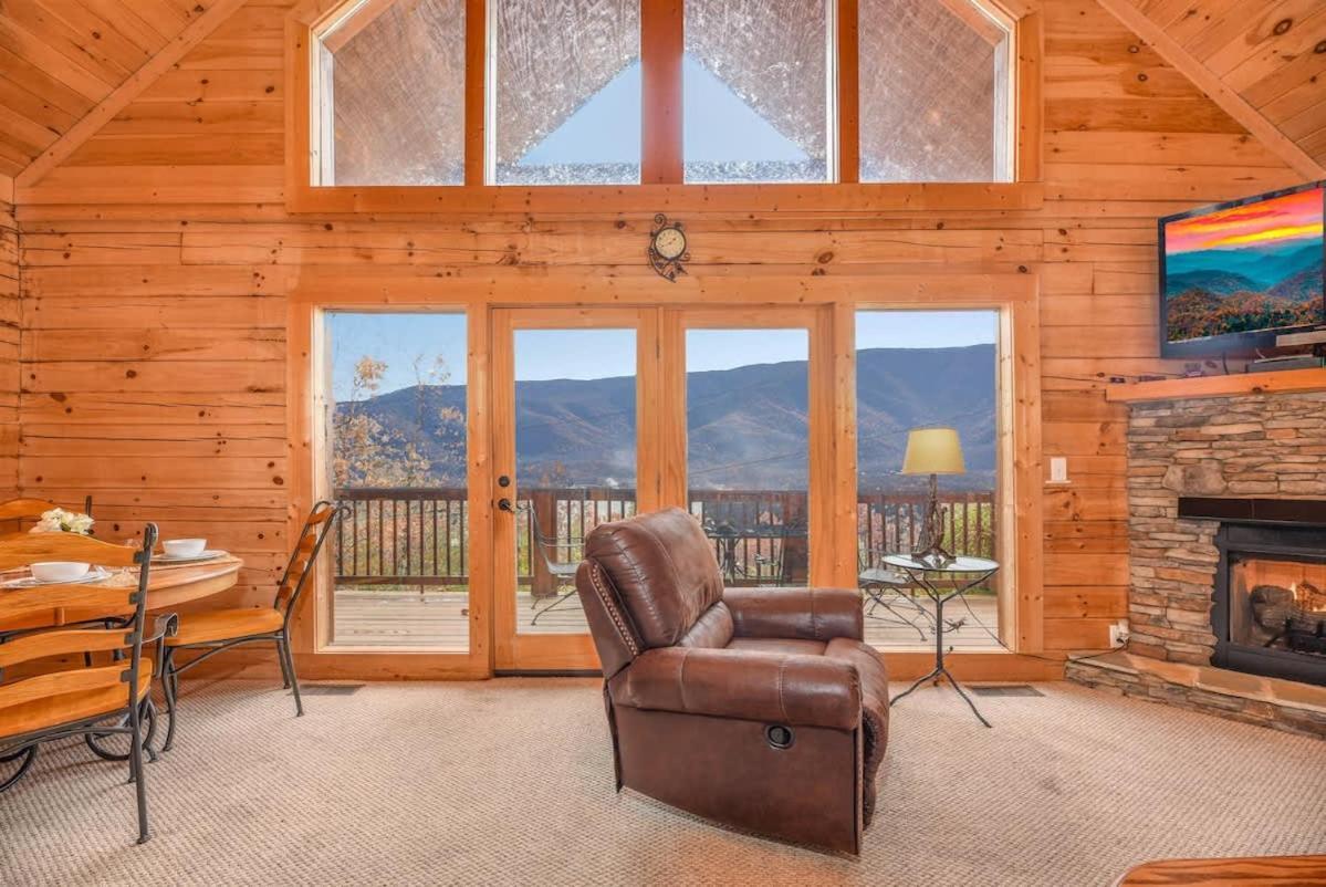 Gorgeous View. Hot Tub. Privacy. Fireplace. Pool & Fishing Access! Sevierville Exterior foto