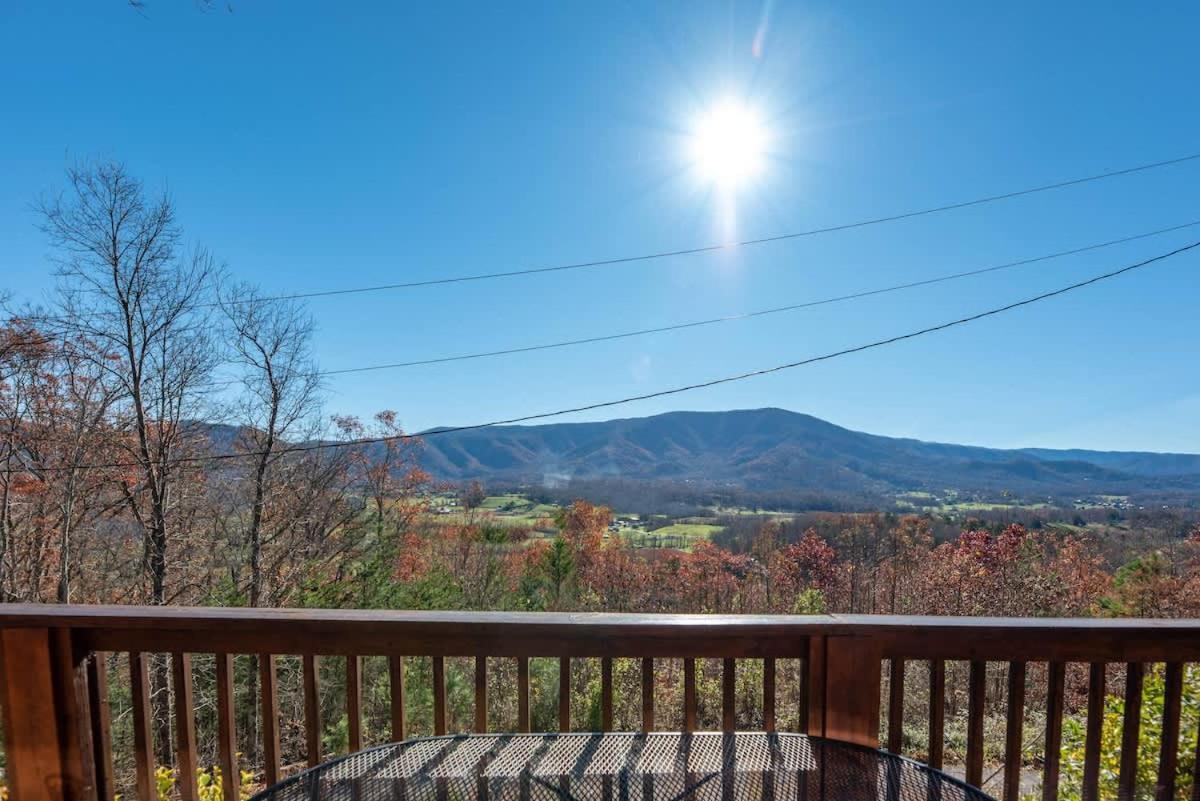 Gorgeous View. Hot Tub. Privacy. Fireplace. Pool & Fishing Access! Sevierville Exterior foto