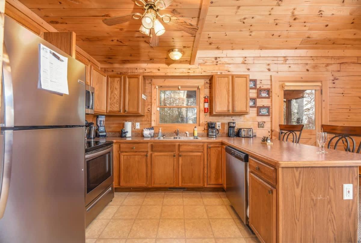 Gorgeous View. Hot Tub. Privacy. Fireplace. Pool & Fishing Access! Sevierville Exterior foto